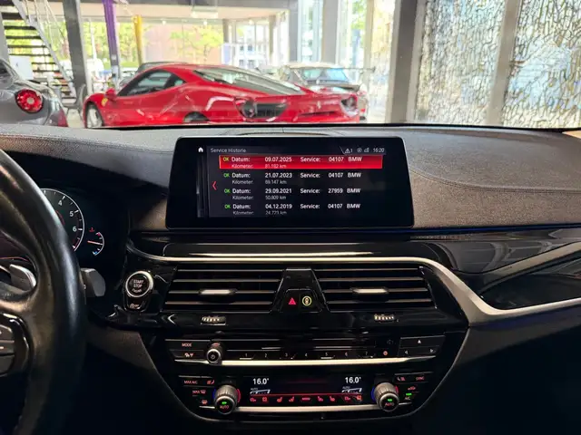 BMW 5 Series view 23