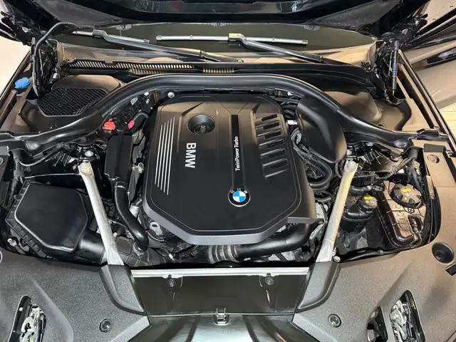BMW 5 Series view 27