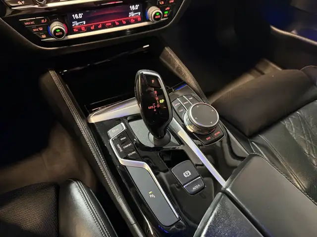 BMW 5 Series view 26