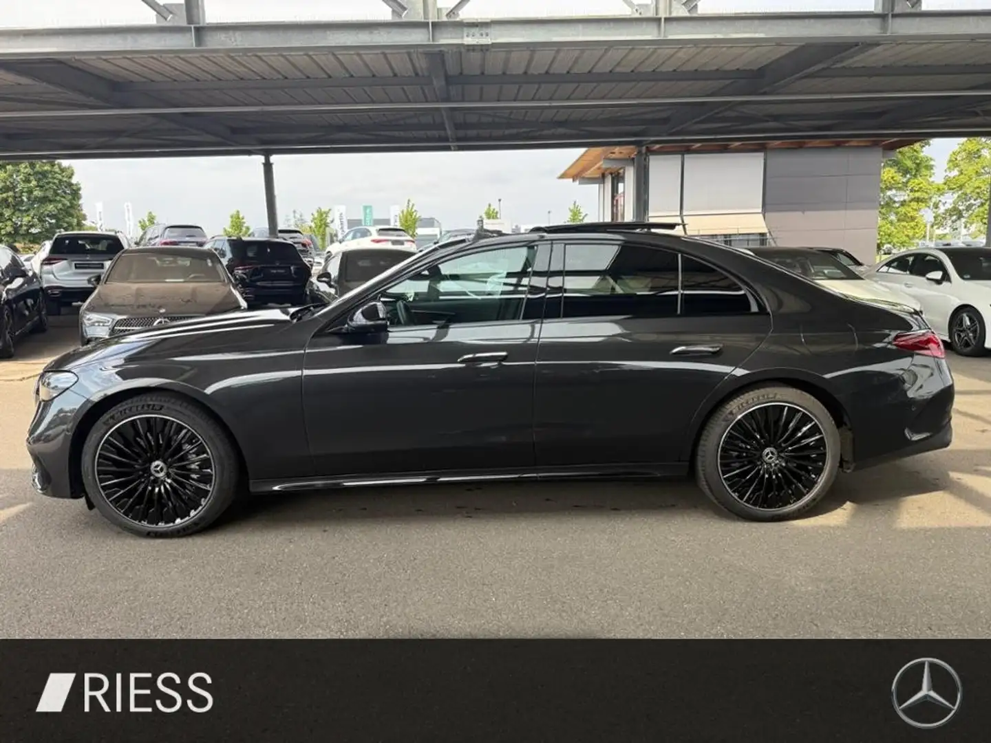 Mercedes-Benz E 300 e Limousine AMG SPORT SUPERSCREEN PANO DISTR Grijs - 2