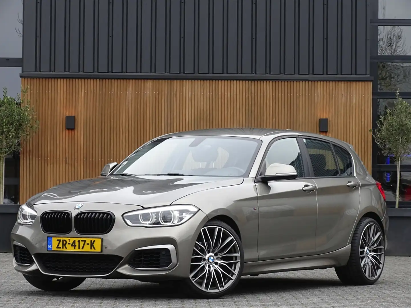 BMW 118 1-serie 118i High Ex. 2016 / M-sport / LED Grijs - 1