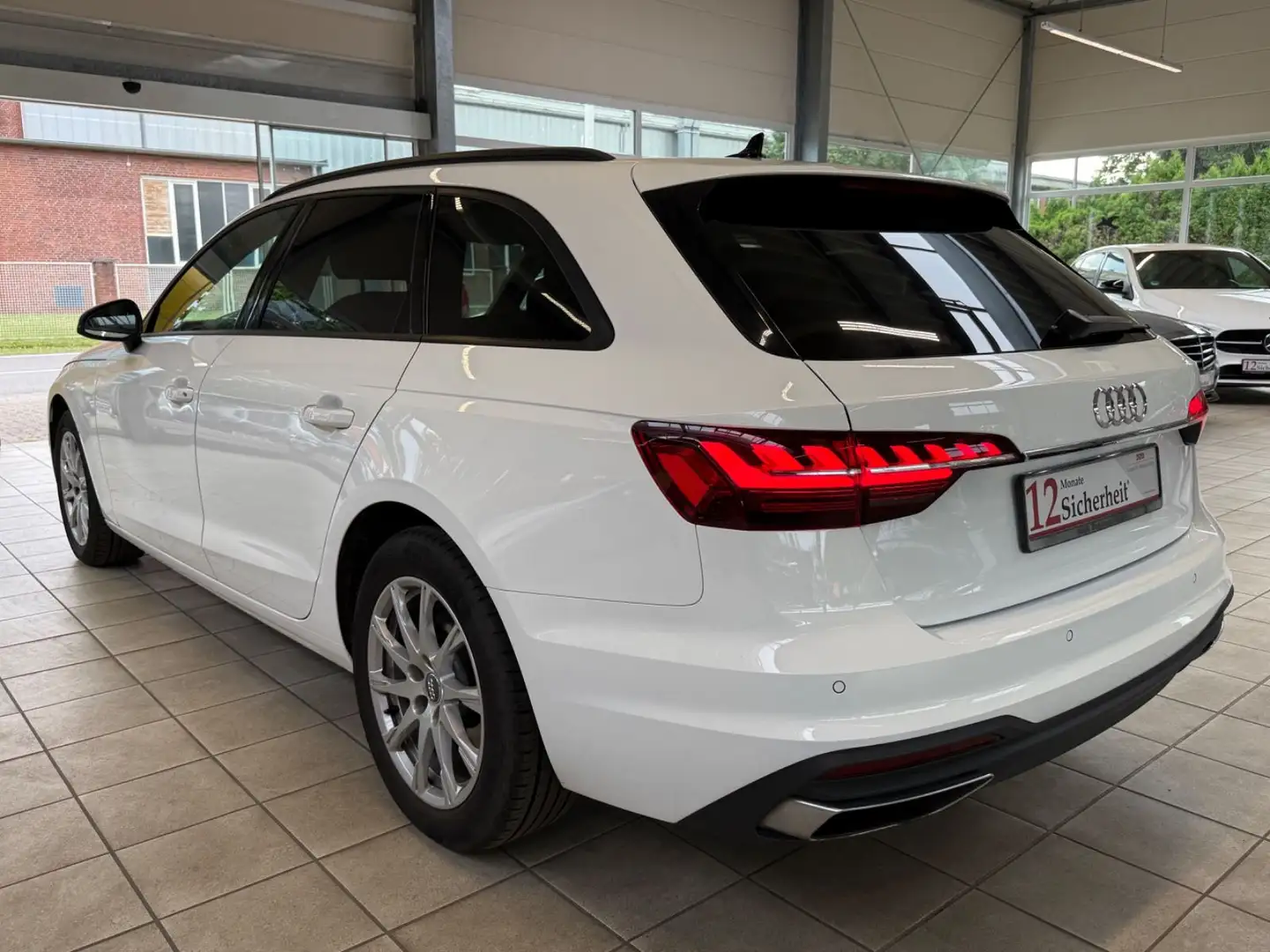 Audi A4 Avant 35 TDI S TRONIC/ 1Hand/Matrix-LED/Sport Wit - 2