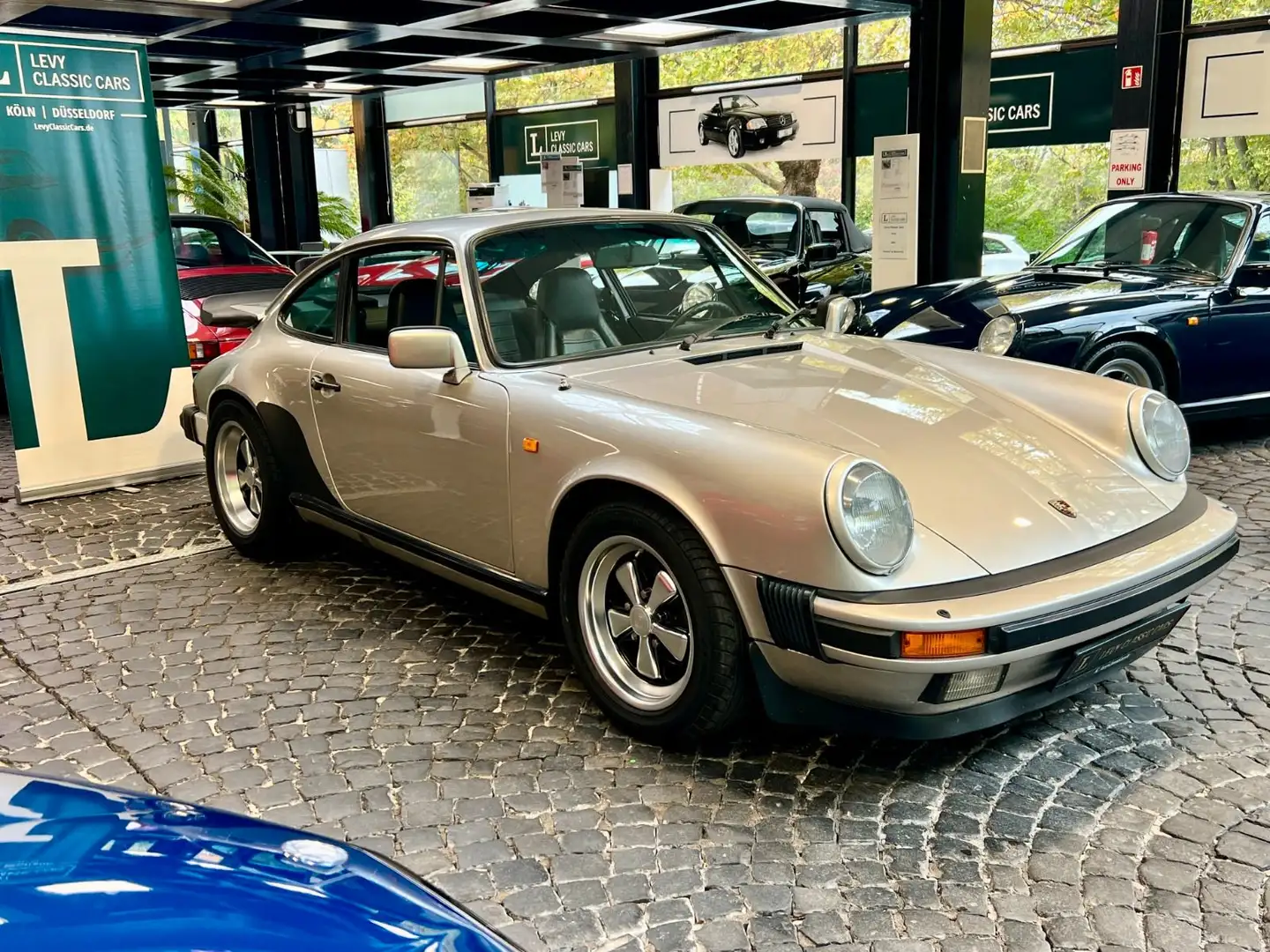 Porsche 911 3,2 Carrera Coupe deutsch Sehr gute Historie Silber - 1