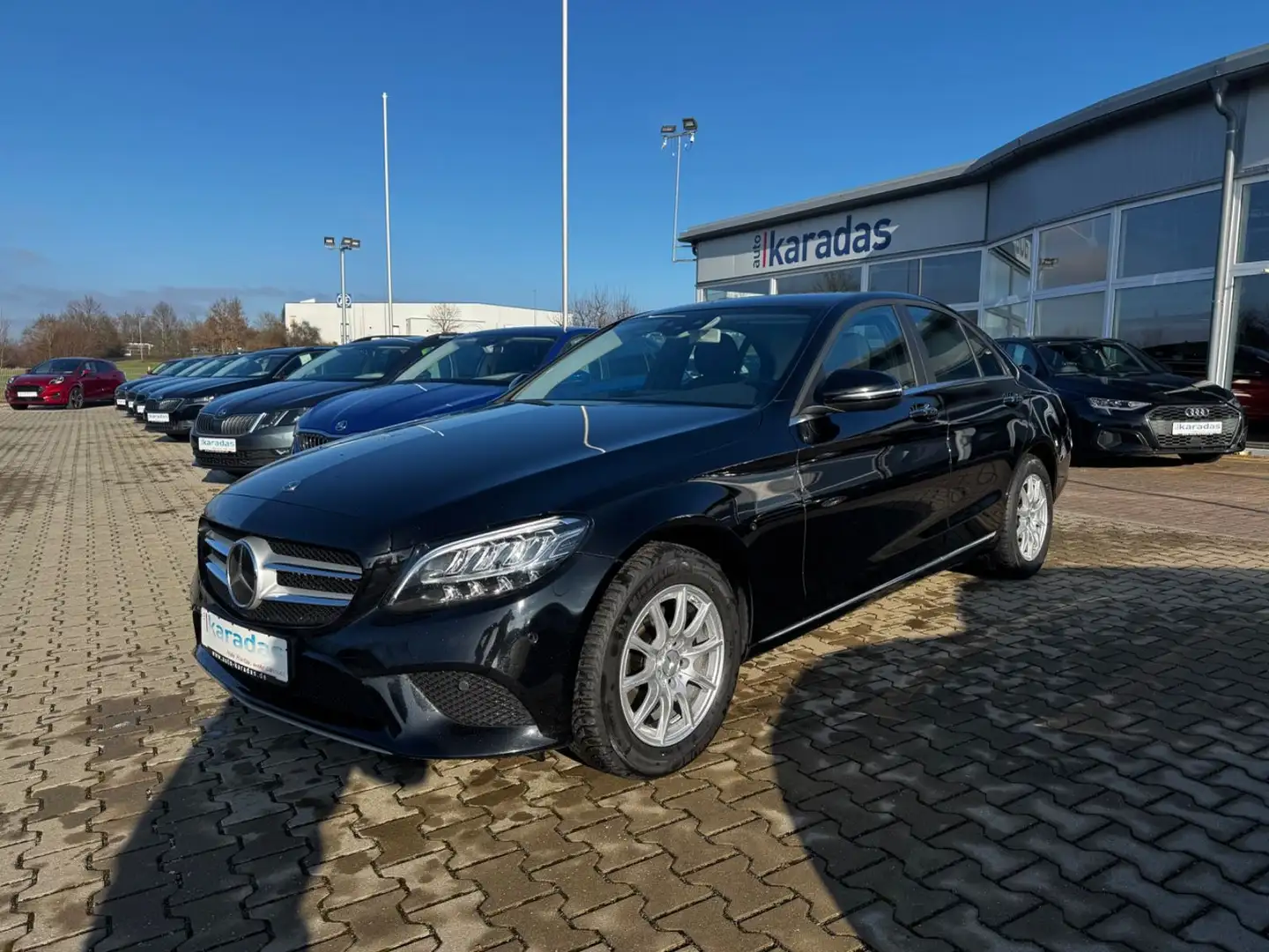 Mercedes-Benz C 180 CGI Lim AUT/NAV/LED/SHZ/PDC/KAM/Distronic Schwarz - 1