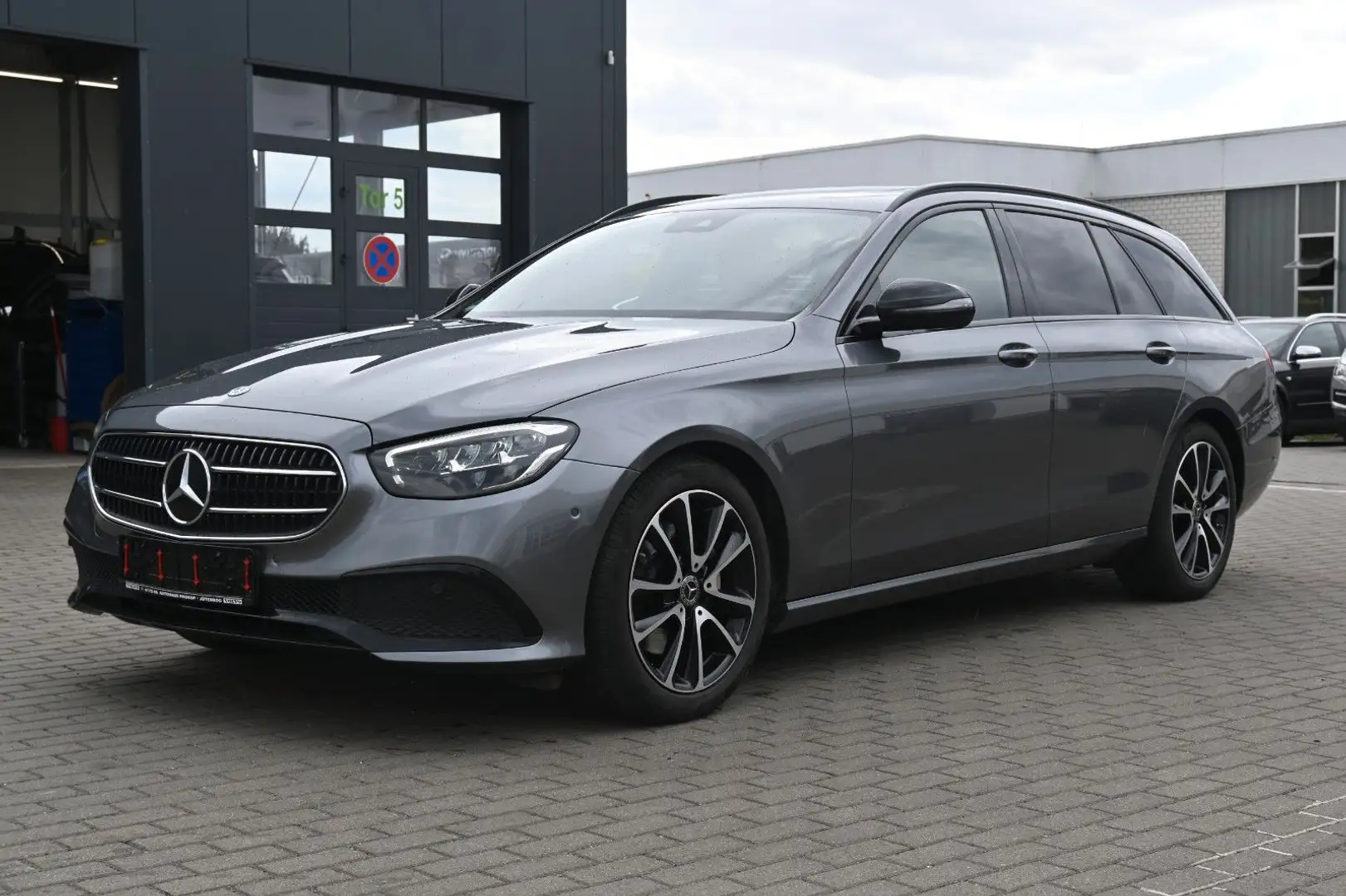 Mercedes-Benz E 200 E200T Avantgarde*SHD*Night*InfoHigh-End*AHK*LUFT Gris - 1