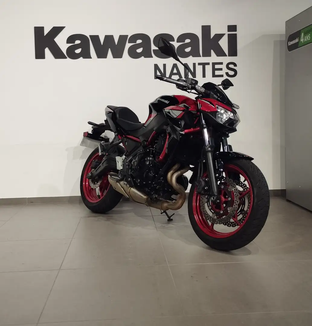 Kawasaki Z 650 Roşu - 1