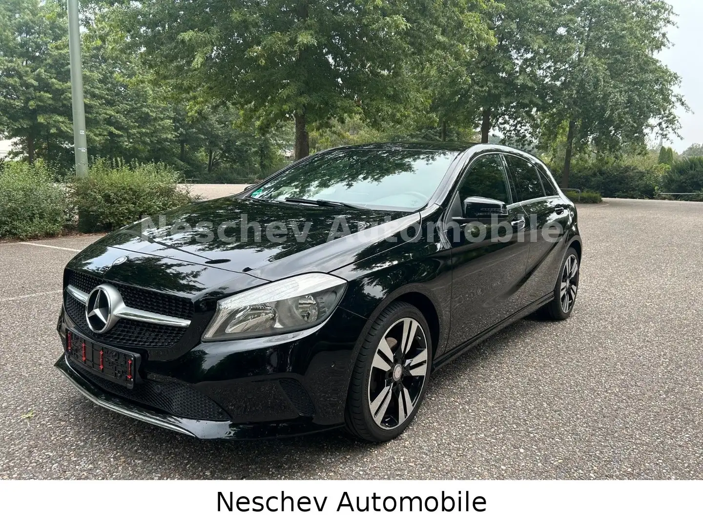 Mercedes-Benz A 200 d Urban Leder/Navi/PTS/18"Alu/1A Zustand Nero - 2