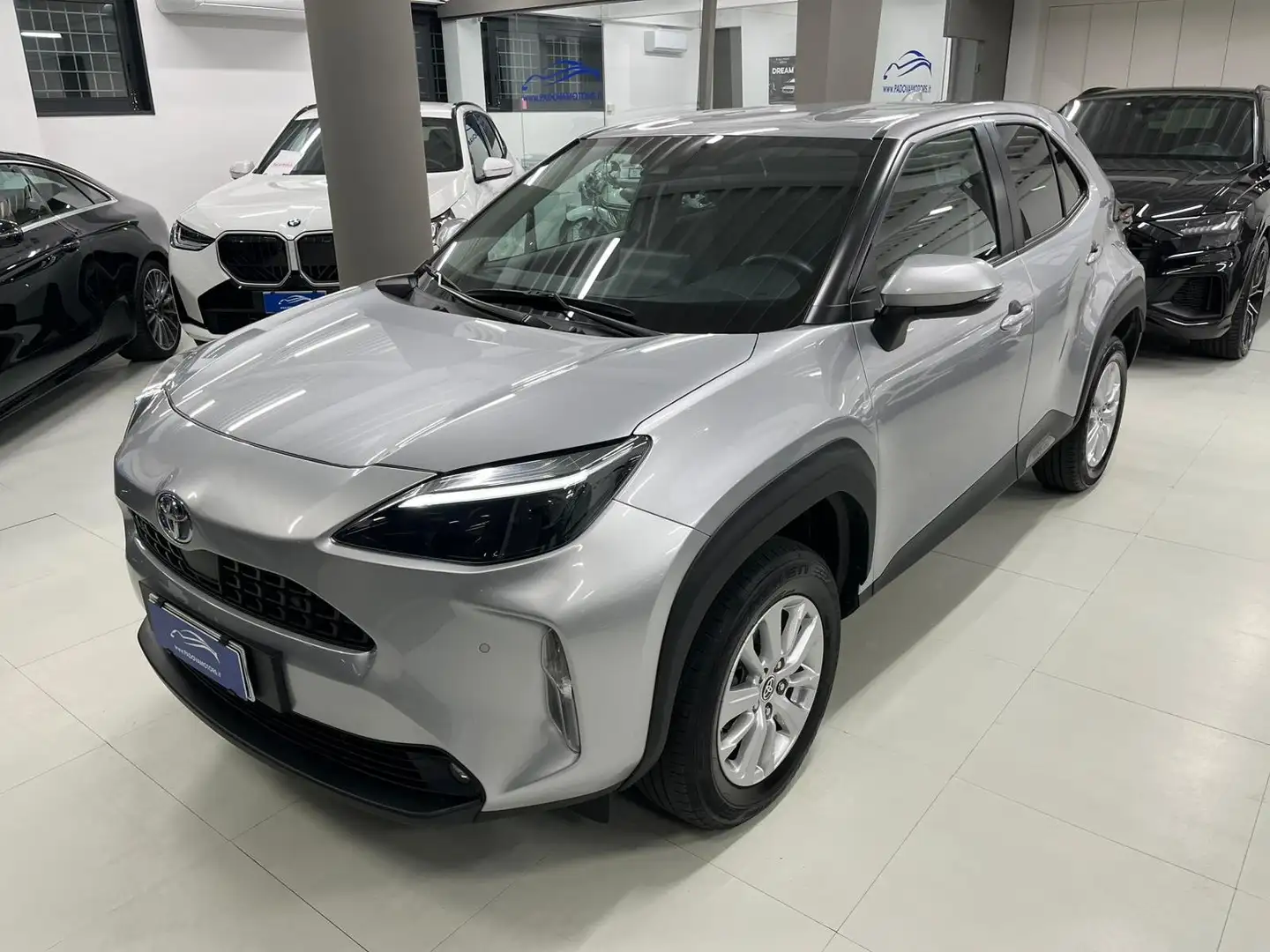 Toyota Yaris Cross 1.5 Hybrid 115cv E-CVT FWD Active Argent - 1