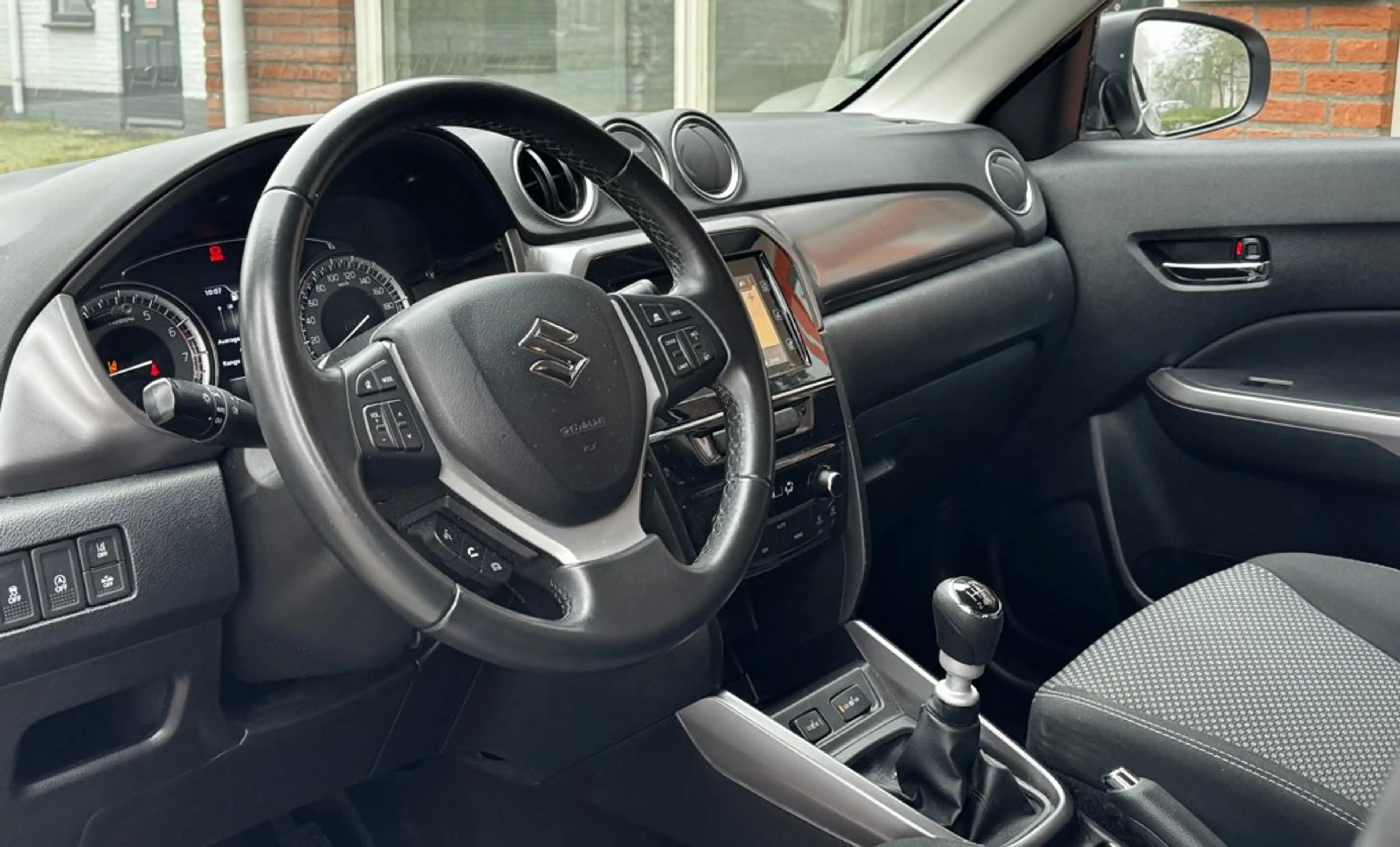 Suzuki Vitara 1.4 Boosterjet Select Smart Hybrid — photo 4