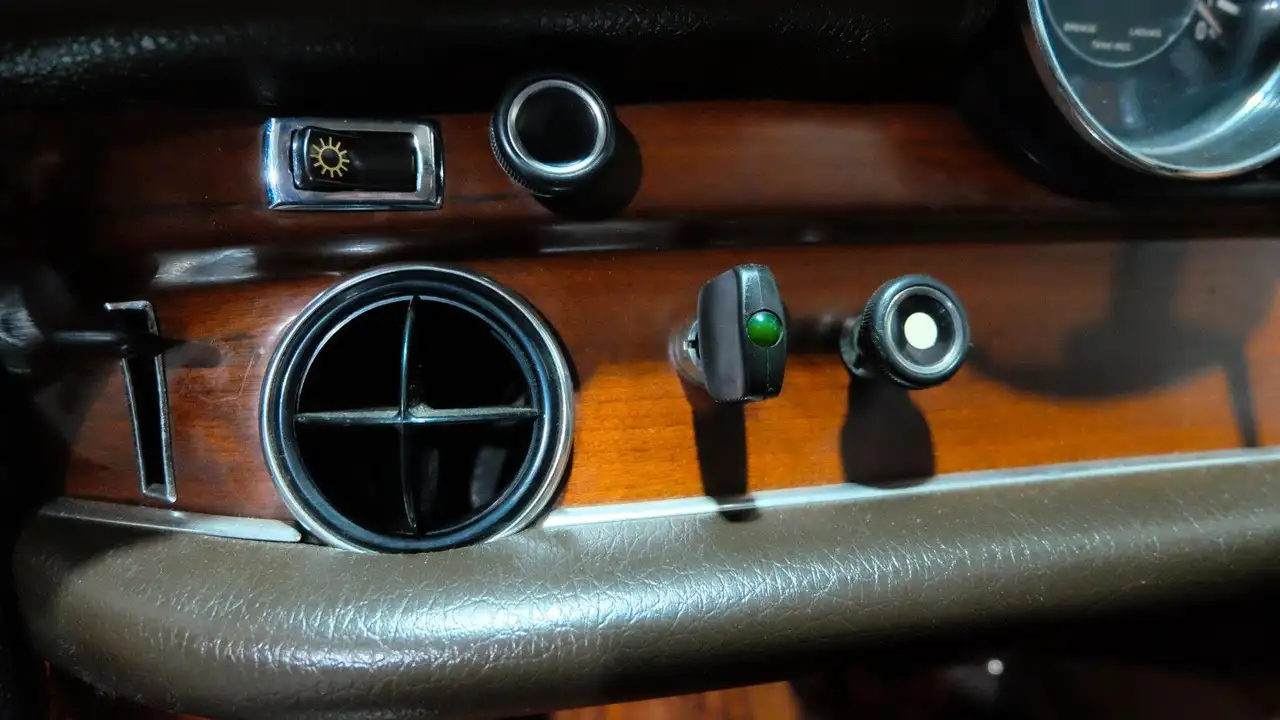 Mercedes-Benz 280 SE 5.0 Kraftpaket mit V8-Kompressor, foto 11