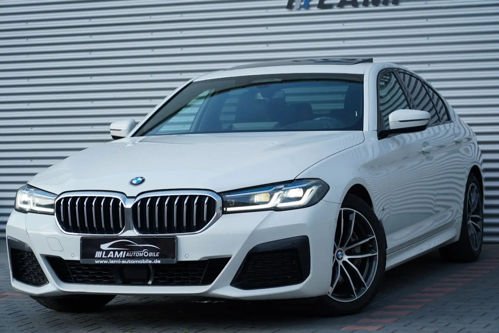 BMW 530 d xDrive M Sport LASER KEY HUD SHD SITZLÜFT Blanc - 1