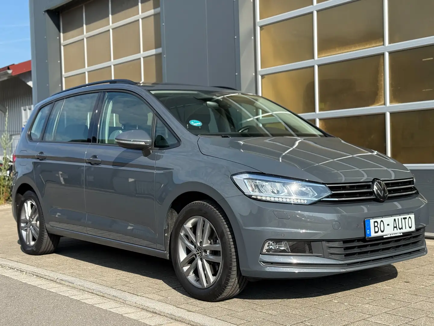 Volkswagen Touran PANO 7-Sitzer ACC Kamera LED Keyless 8-fach DAB 17 Gris - 1
