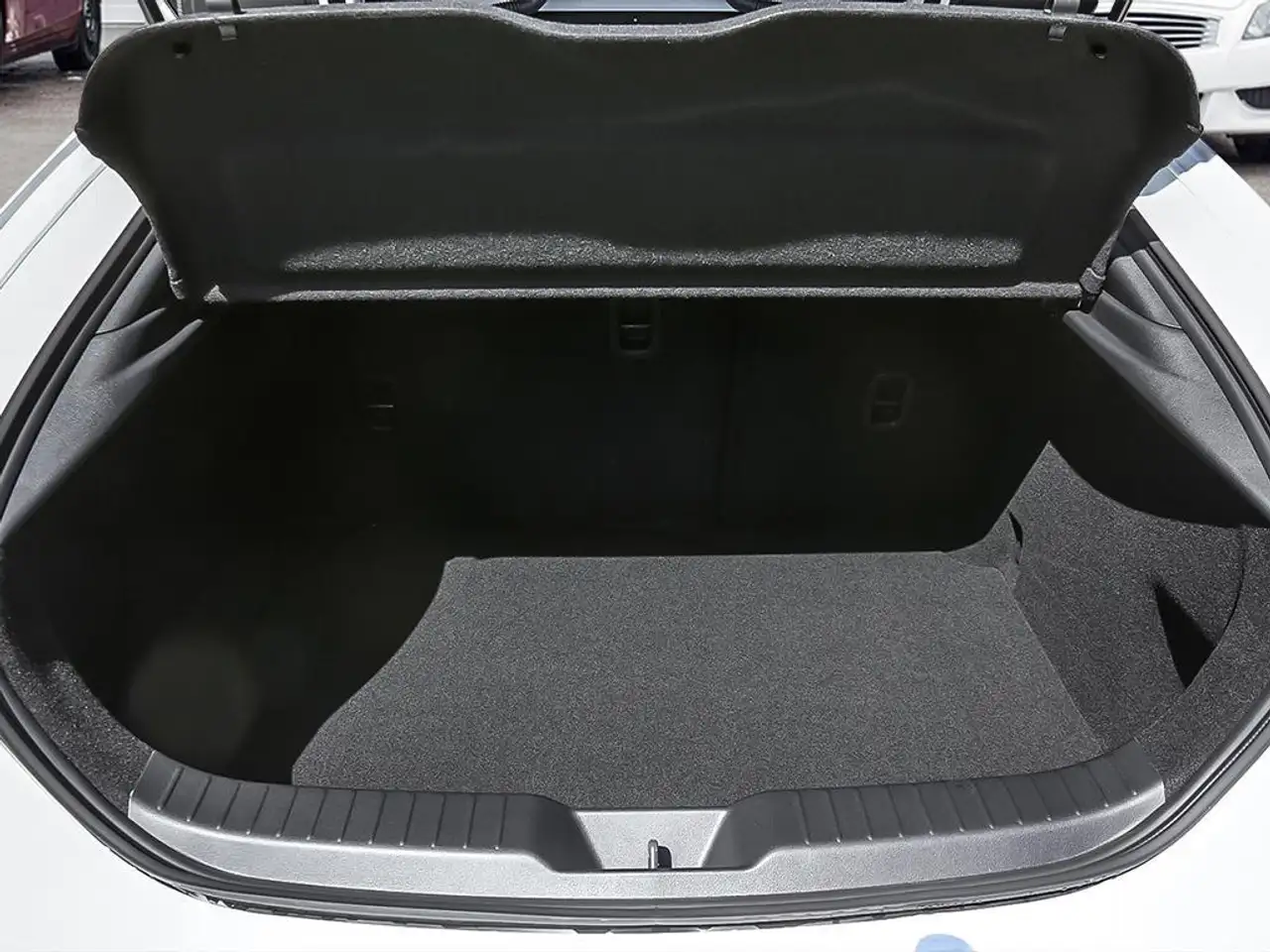 Mazda 3 снимка Mazda 3