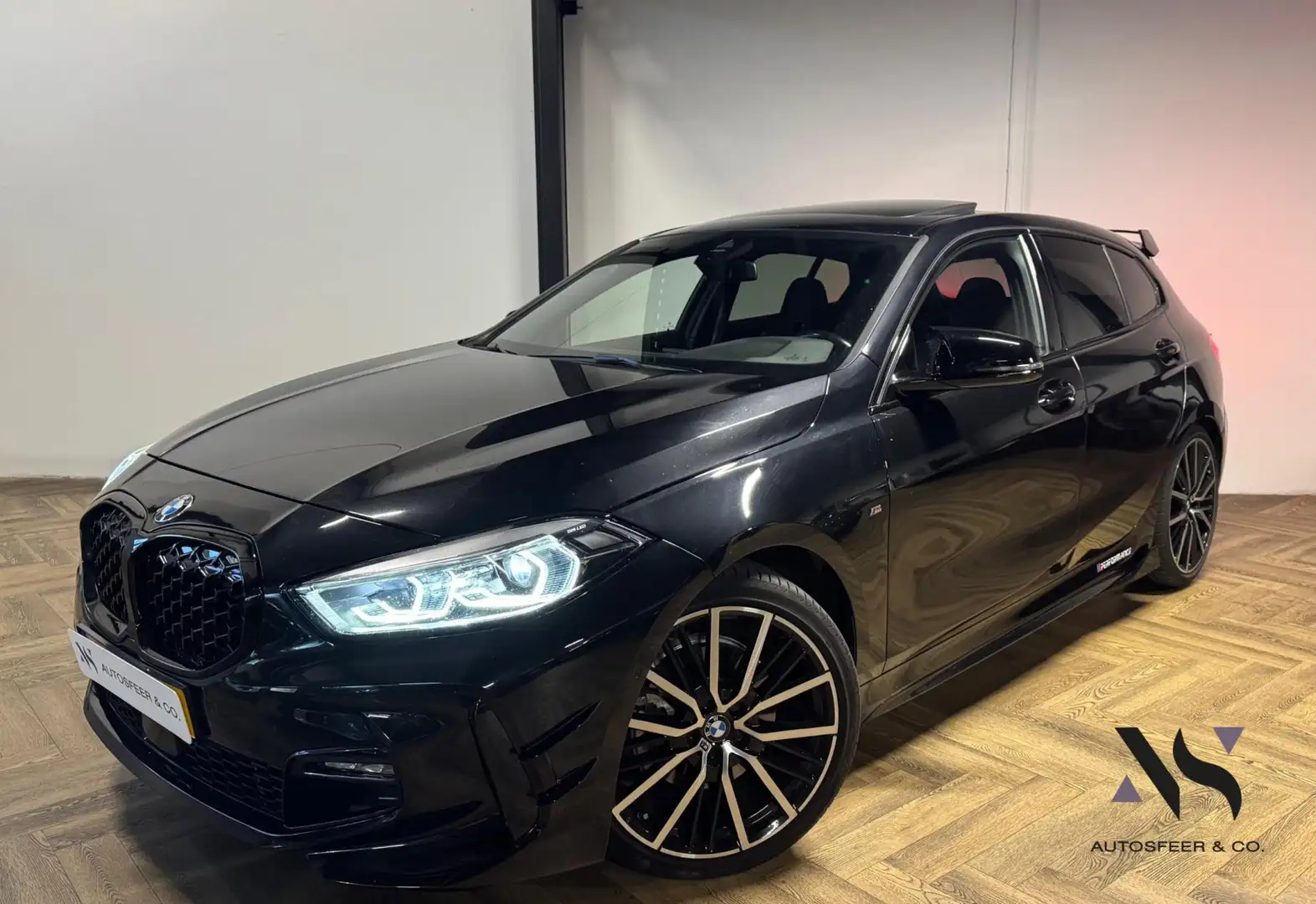 BMW 120 1-serie 120i Executive PANO KEYLESS VOL' Zwart - 1