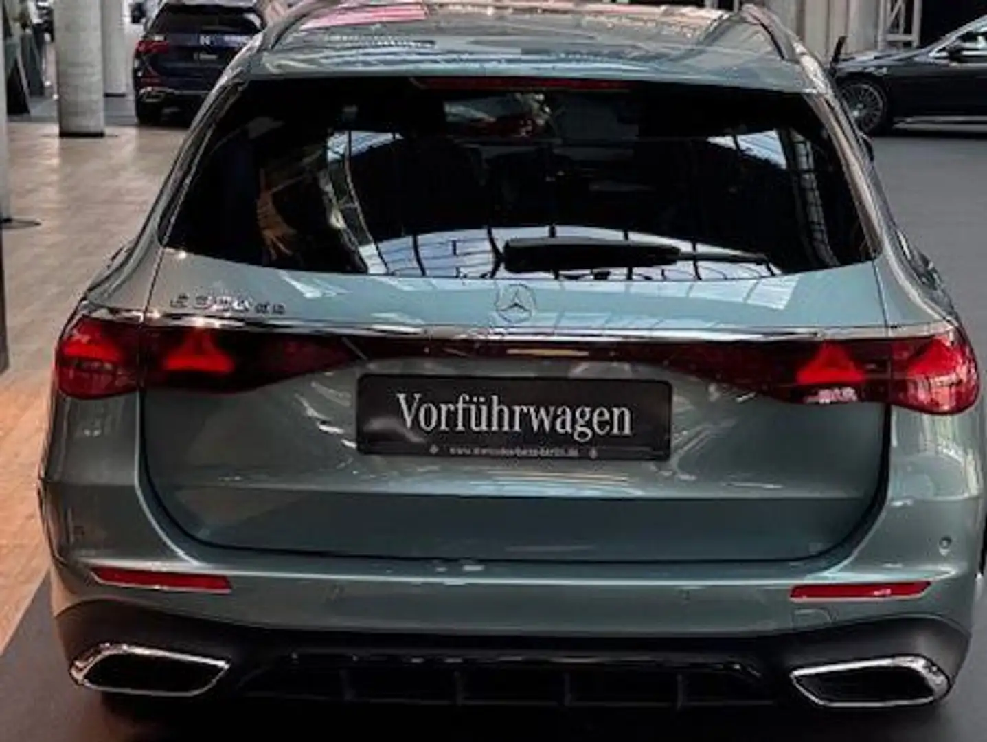 Mercedes-Benz E 300 E-Klasse T-Modell D Plugin Hybrid 300de AMG Line Grün - 2