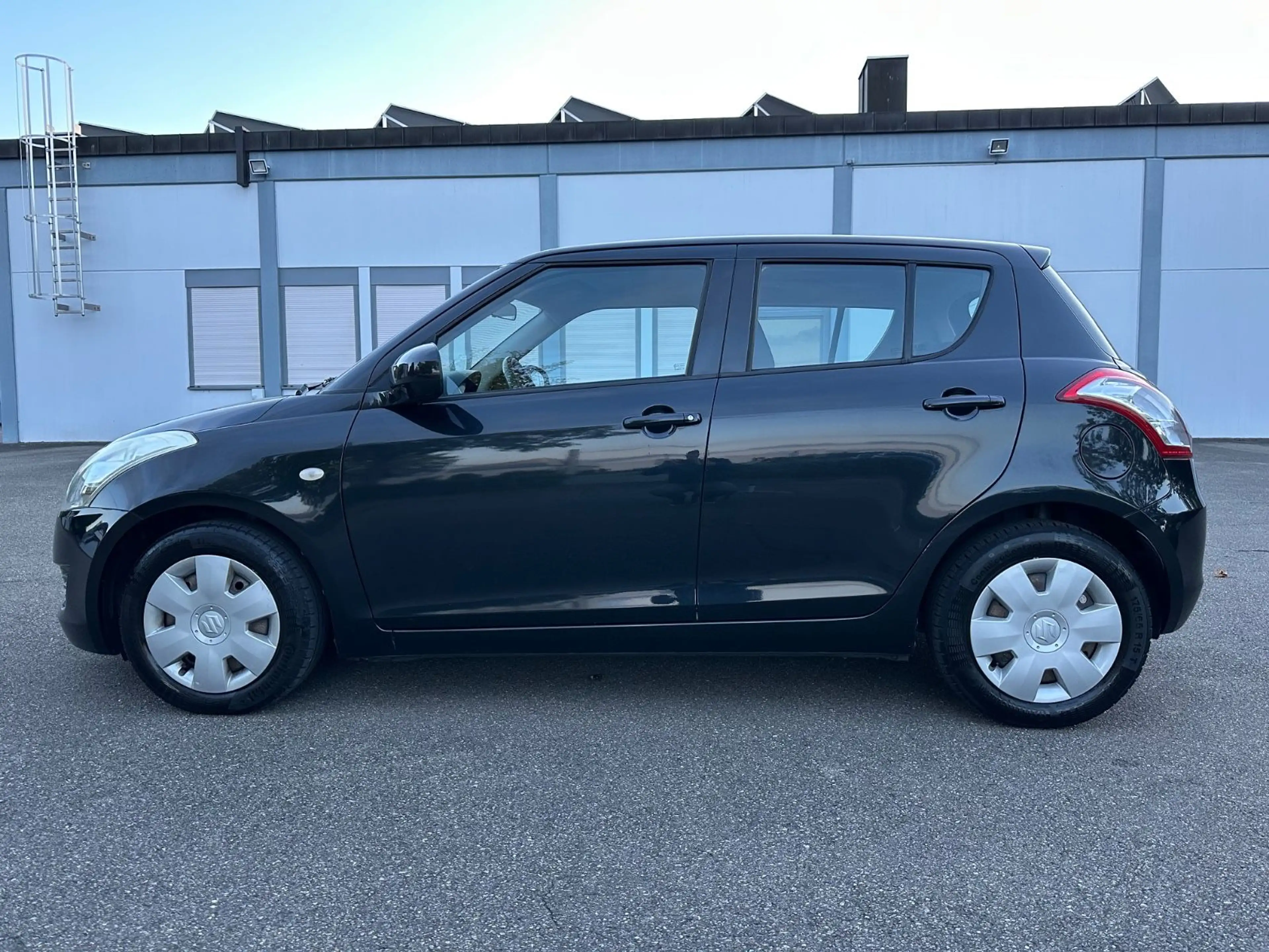 Suzuki Swift Club*1.Hd*Automatik*Klima*ZV*USB*8xbrft. — photo 2