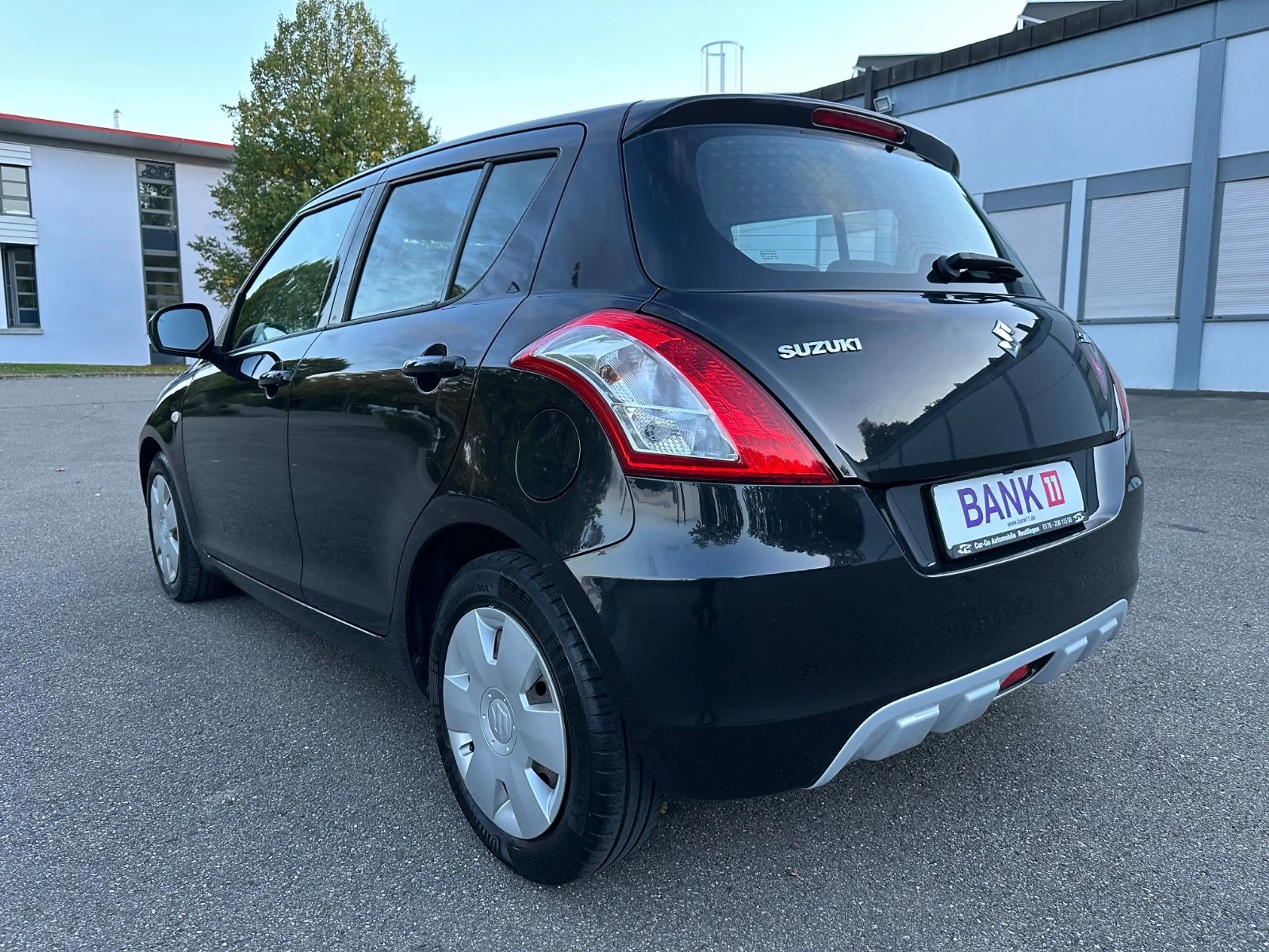Suzuki Swift Club*1.Hd*Automatik*Klima*ZV*USB*8xbrft. — photo 3