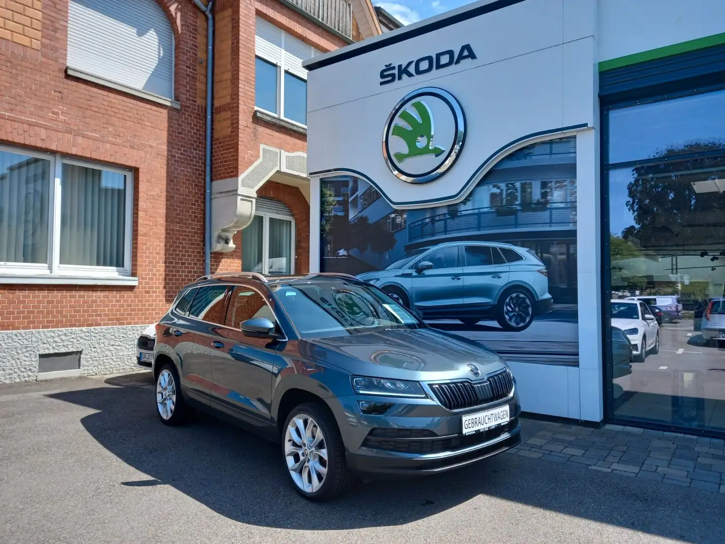 Skoda Karoq Style 1.5 TSI DSG NAV, LED, KAM Grijs - 1
