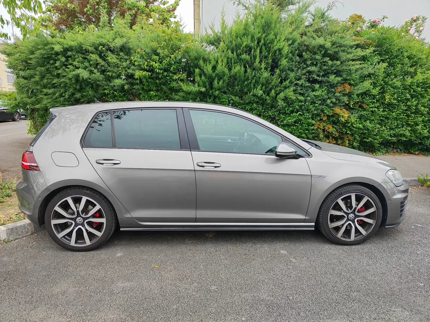 Volkswagen Golf 2.0 TDI 184 BlueMotion Technology FAP DSG6 GTD Grigio - 2