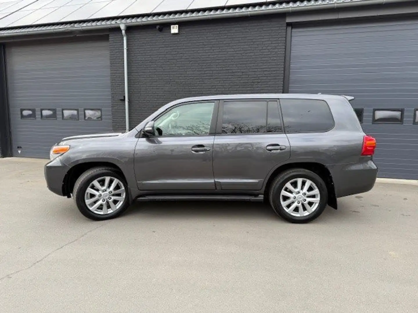 Toyota Land Cruiser Land Cruiser 4.5 7p. Szary - 1
