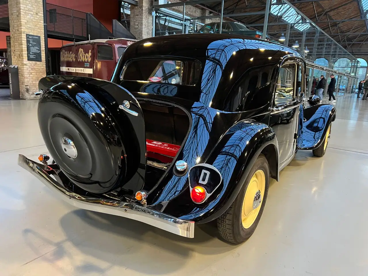 Citroen 11 BN, auf Wunsch mit Chrom-Drahtspeichenrädern, foto 7