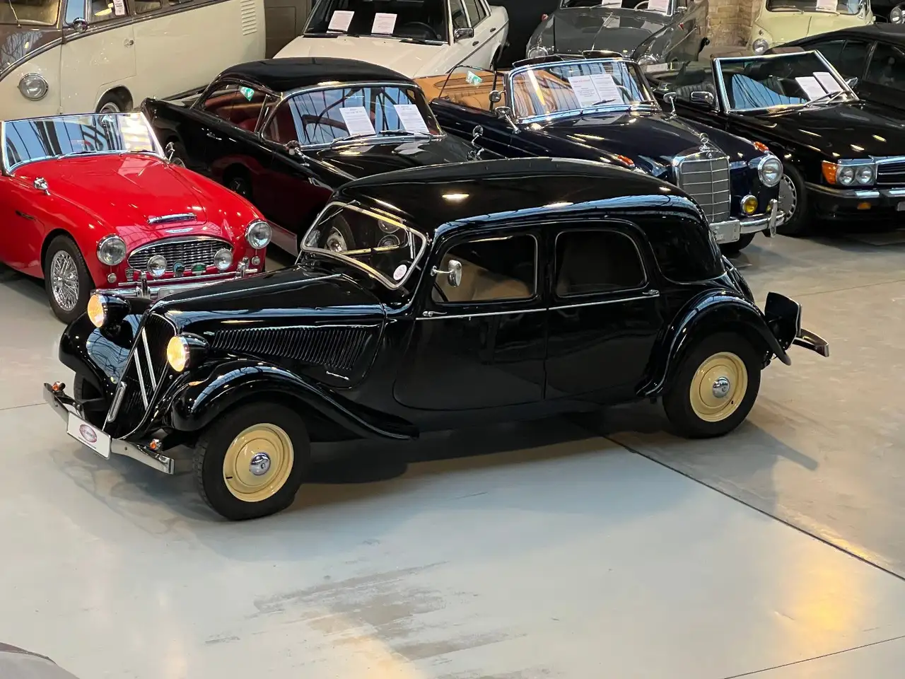 Citroen 11 BN, auf Wunsch mit Chrom-Drahtspeichenrädern, foto 2