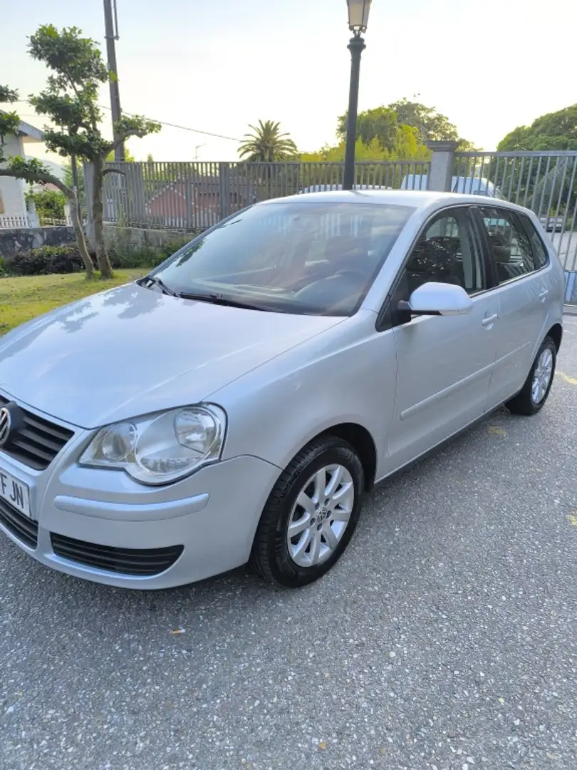 Volkswagen Polo 1.4 Advance 80 Plateado - 1