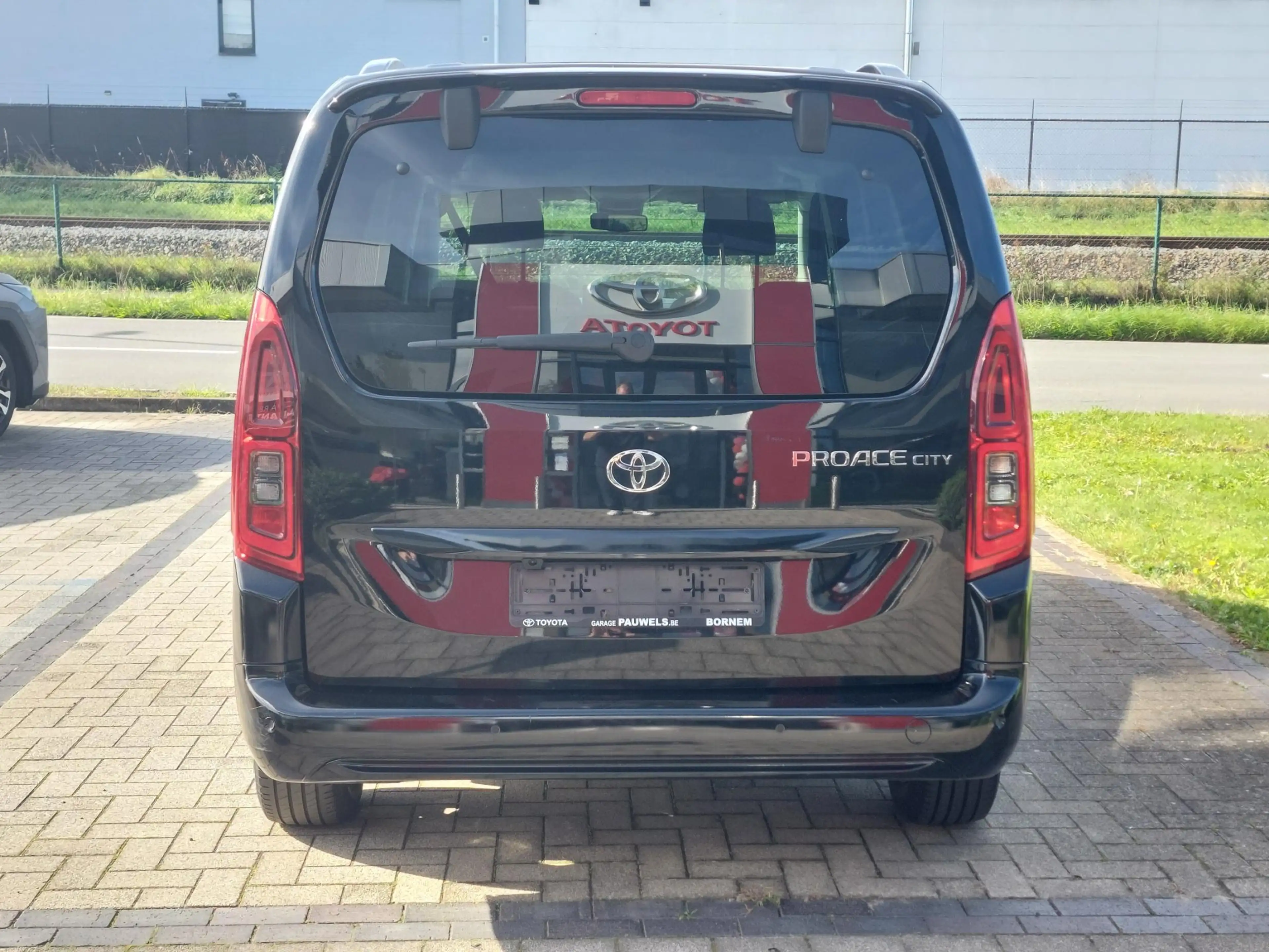 Toyota Proace City Verso 1.2i 81kW LWB Family — photo 8