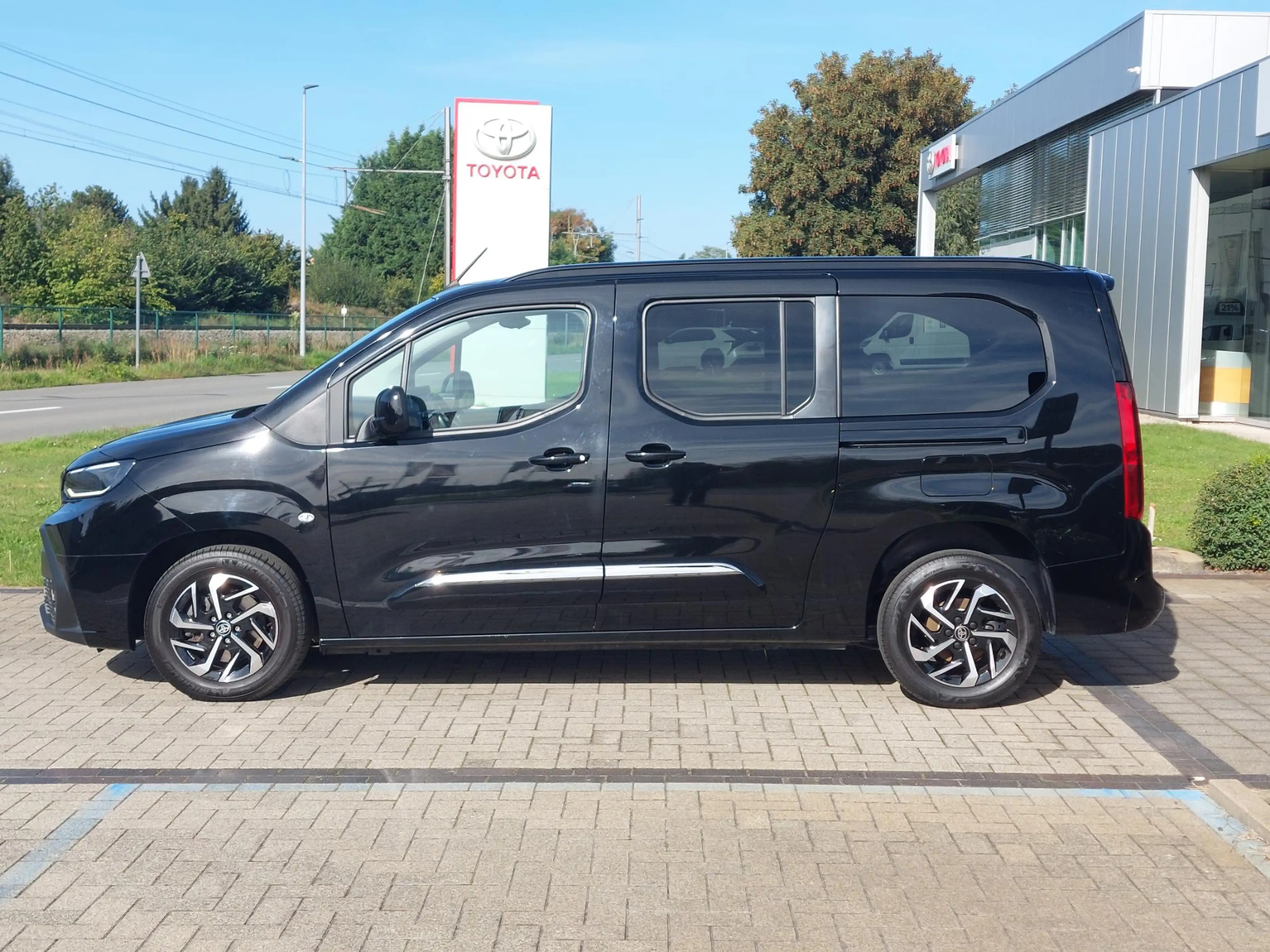 Toyota Proace City Verso 1.2i 81kW LWB Family — photo 6
