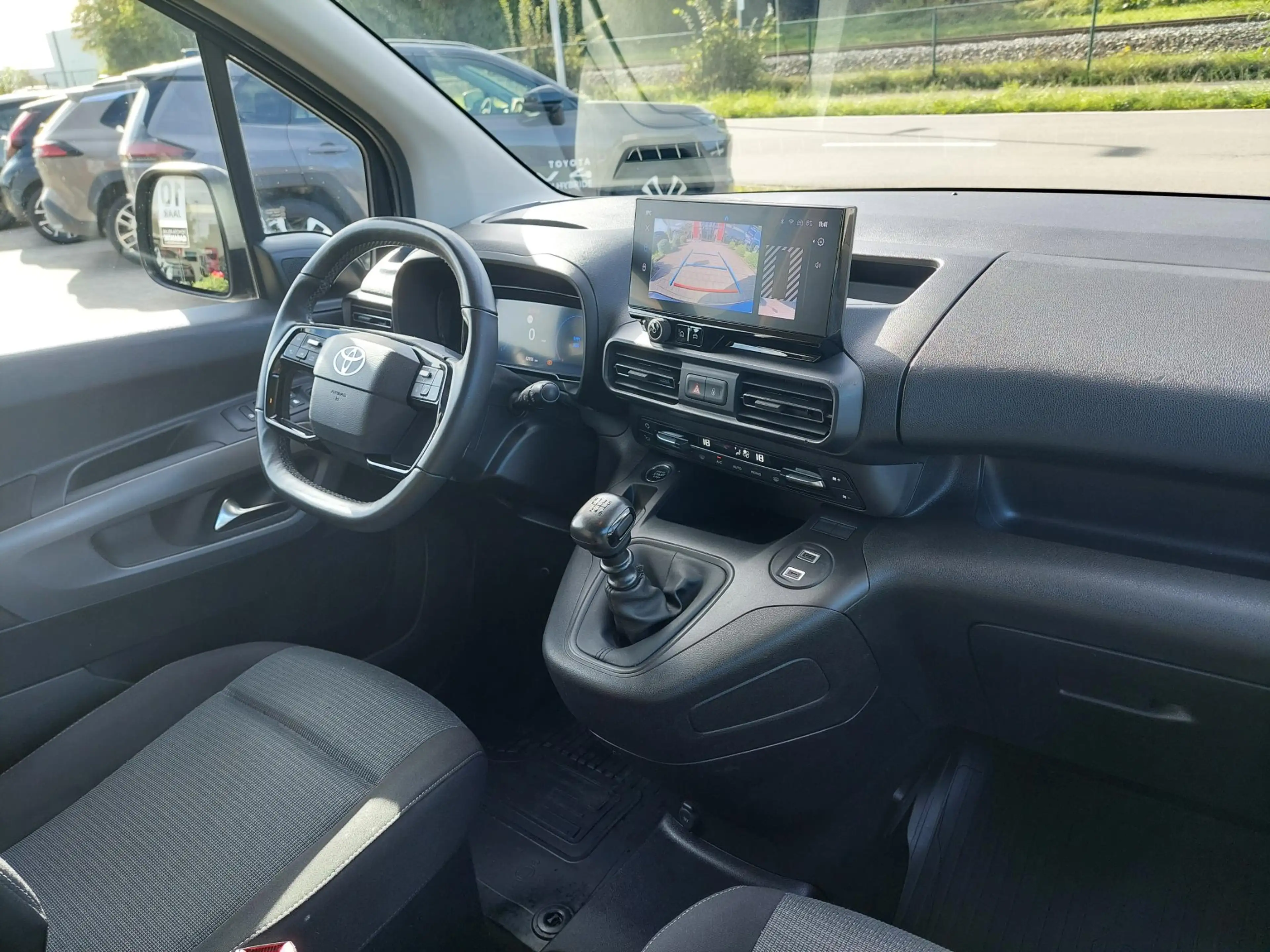 Toyota Proace City Verso 1.2i 81kW LWB Family — photo 15