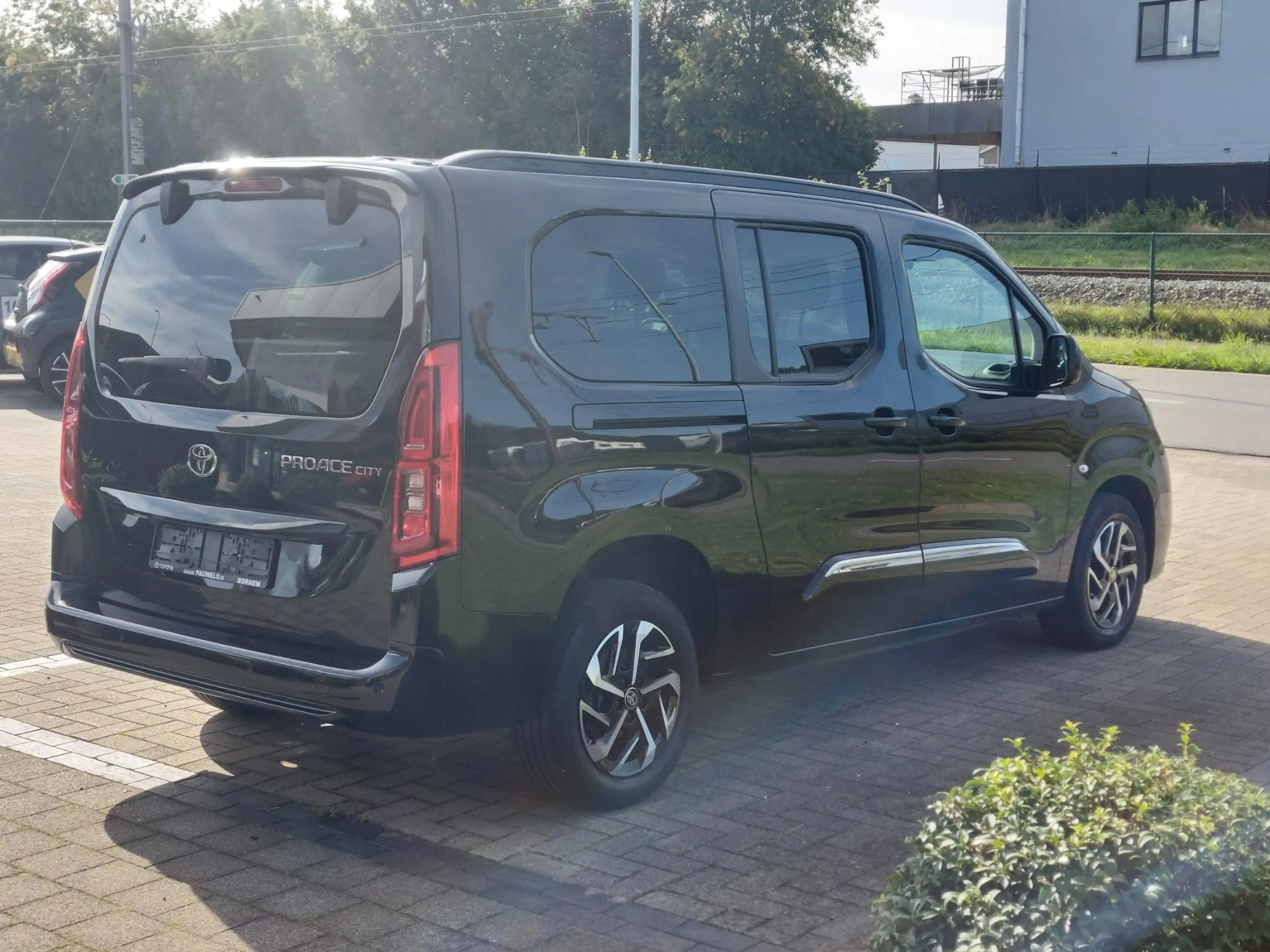 Toyota Proace City Verso 1.2i 81kW LWB Family — photo 2