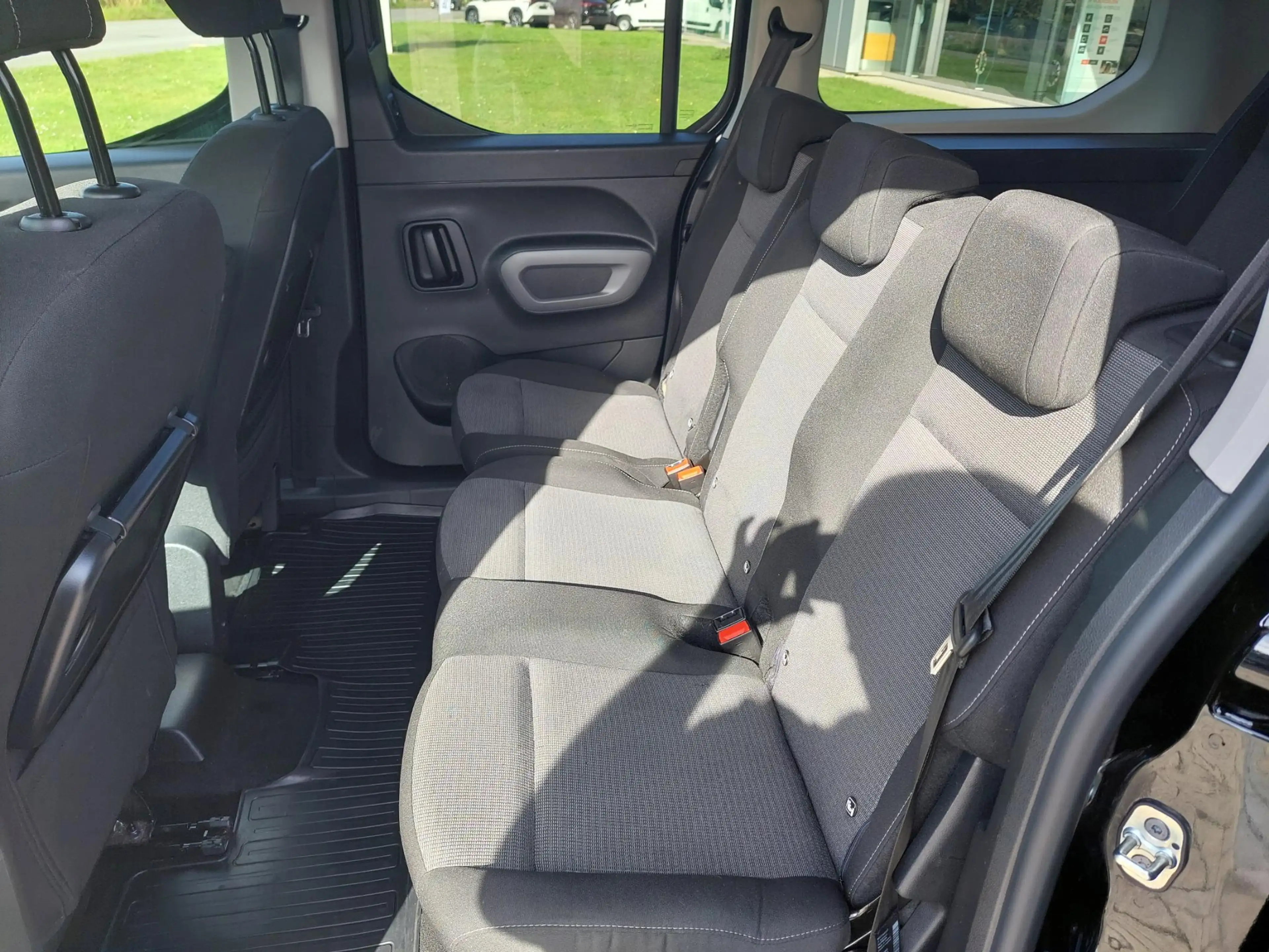 Toyota Proace City Verso 1.2i 81kW LWB Family — photo 14