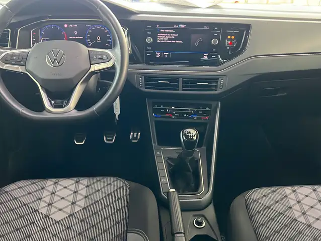 Volkswagen Taigo view 3