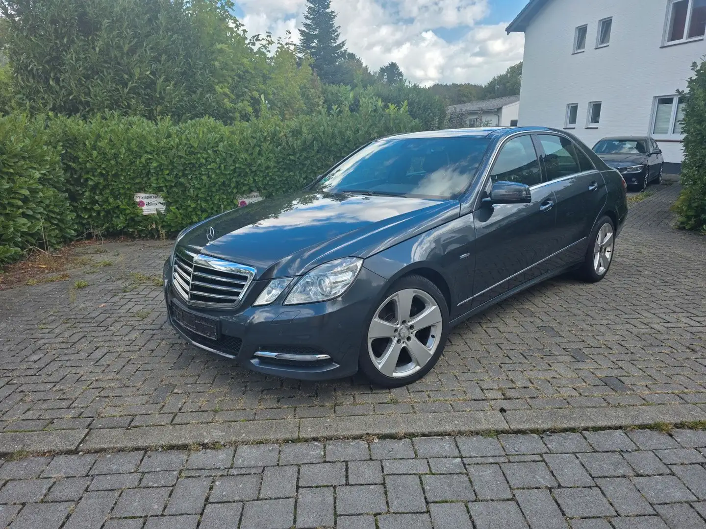 Mercedes-Benz E 350 CDI 7G Lim. Avantgarde Pano Xen AHK Leder Grau - 2