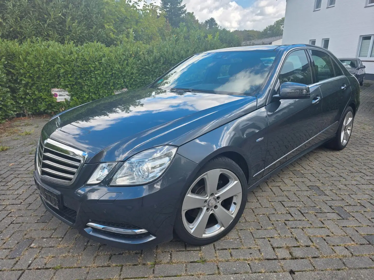 Mercedes-Benz E 350 CDI 7G Lim. Avantgarde Pano Xen AHK Leder Grau - 1