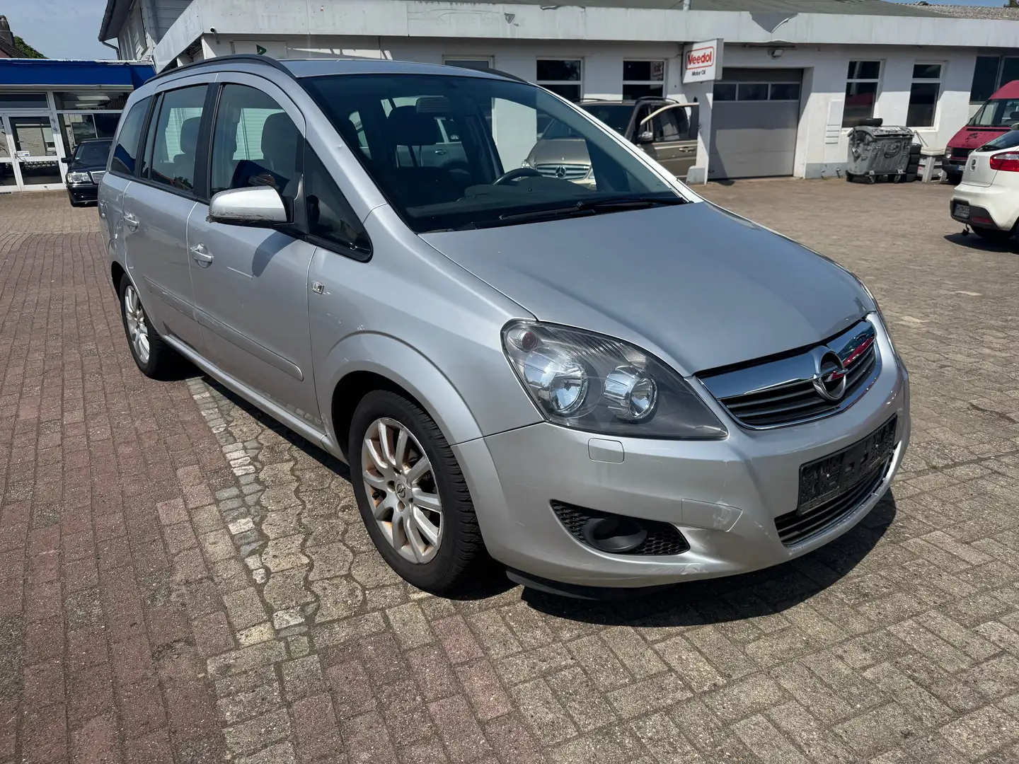 Opel Zafira 24 Monate Garantie/ Tüv neu/ u.v.m. Preis V.B. Silber - 1