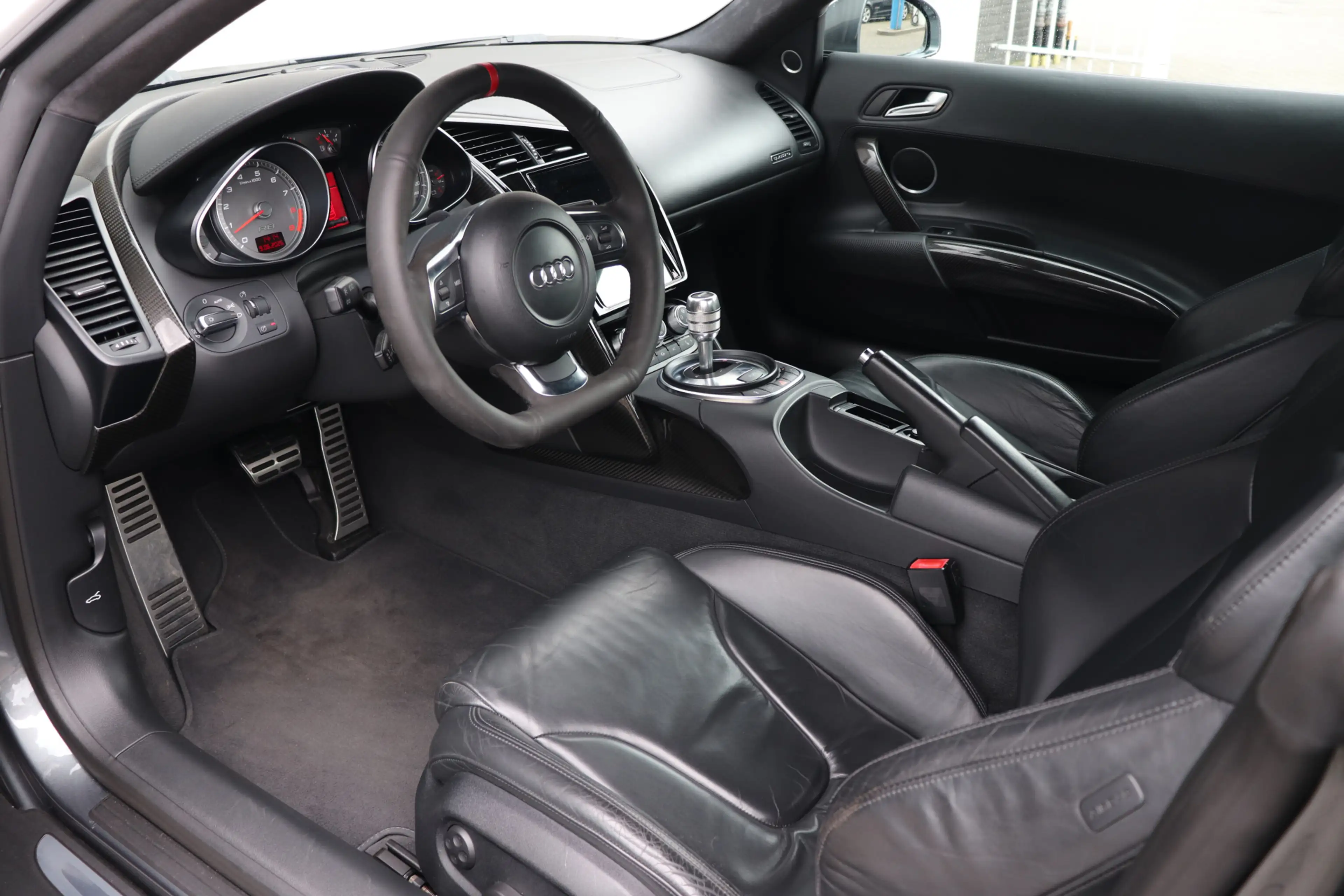 Audi R8 4.2 V8 FSI Carbon B&O Alcantara — photo 3