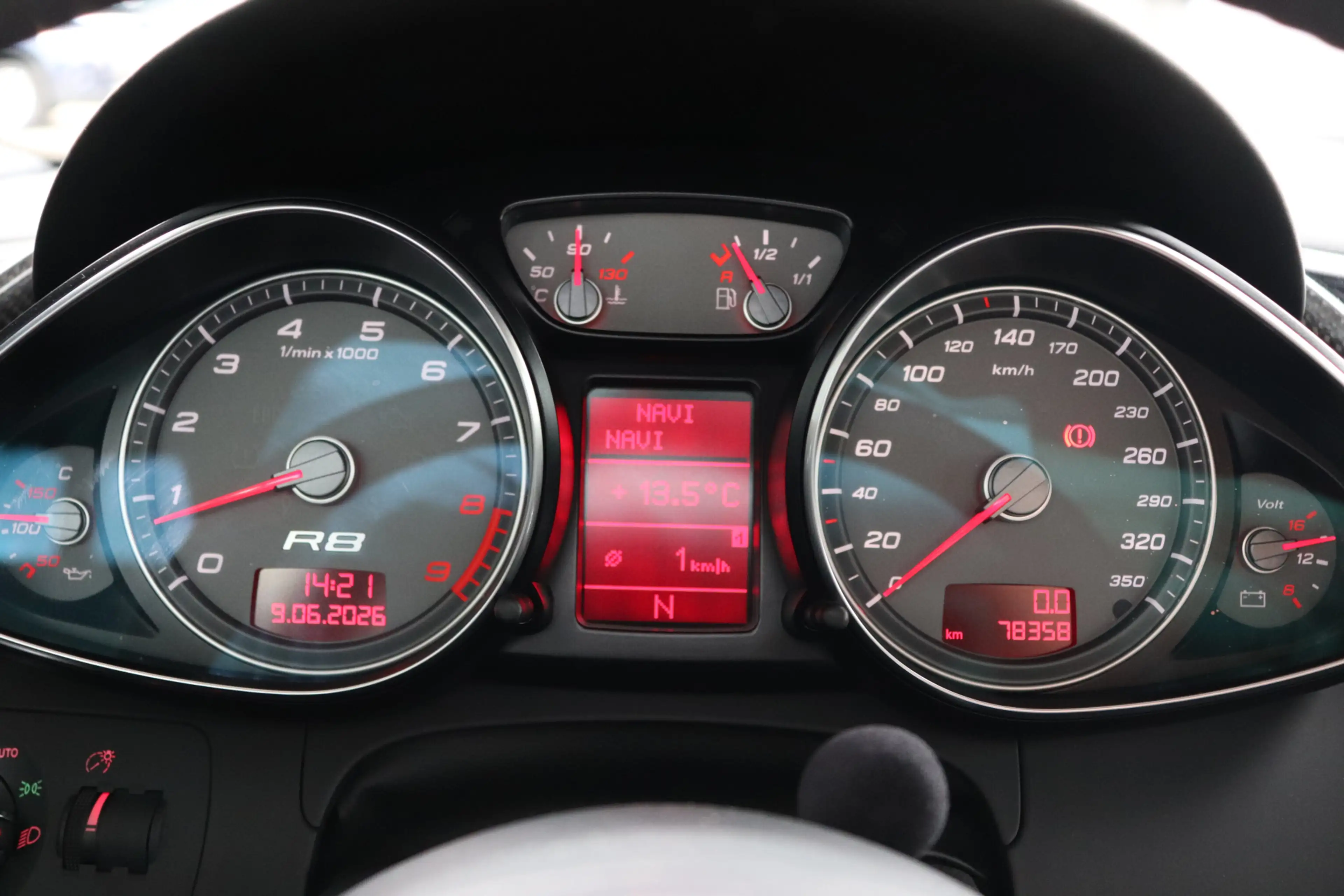 Audi R8 4.2 V8 FSI Carbon B&O Alcantara — photo 24