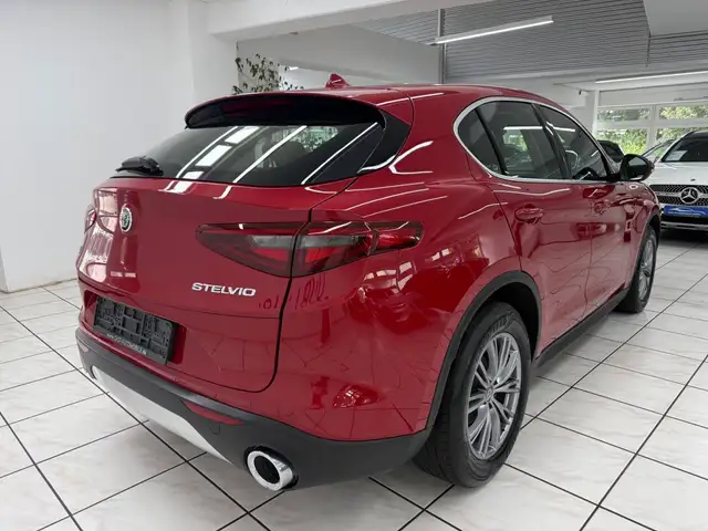 Alfa Romeo Stelvio view 3