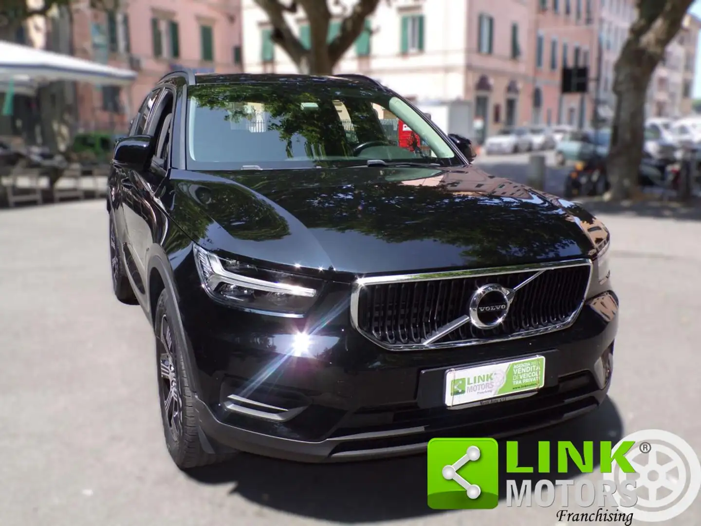 Volvo XC40 T3 Momentum Zwart - 1