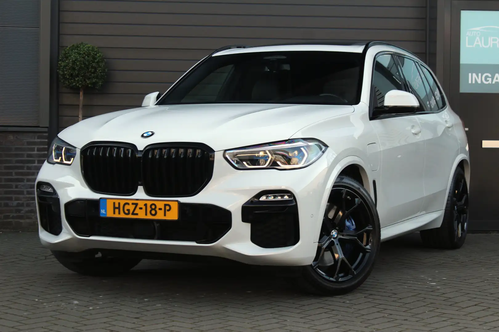 BMW X5 xDrive45e M Sport | Pano | H&K | Trekhaak | Laser Wit - 1