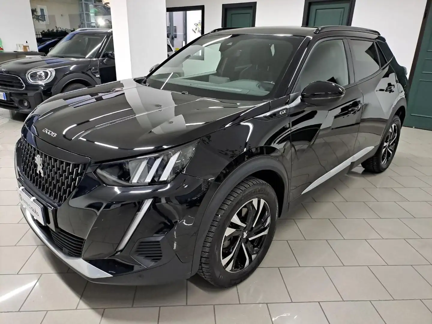 Peugeot 2008 BlueHDi 130 S&S EAT8 GT Noir - 2