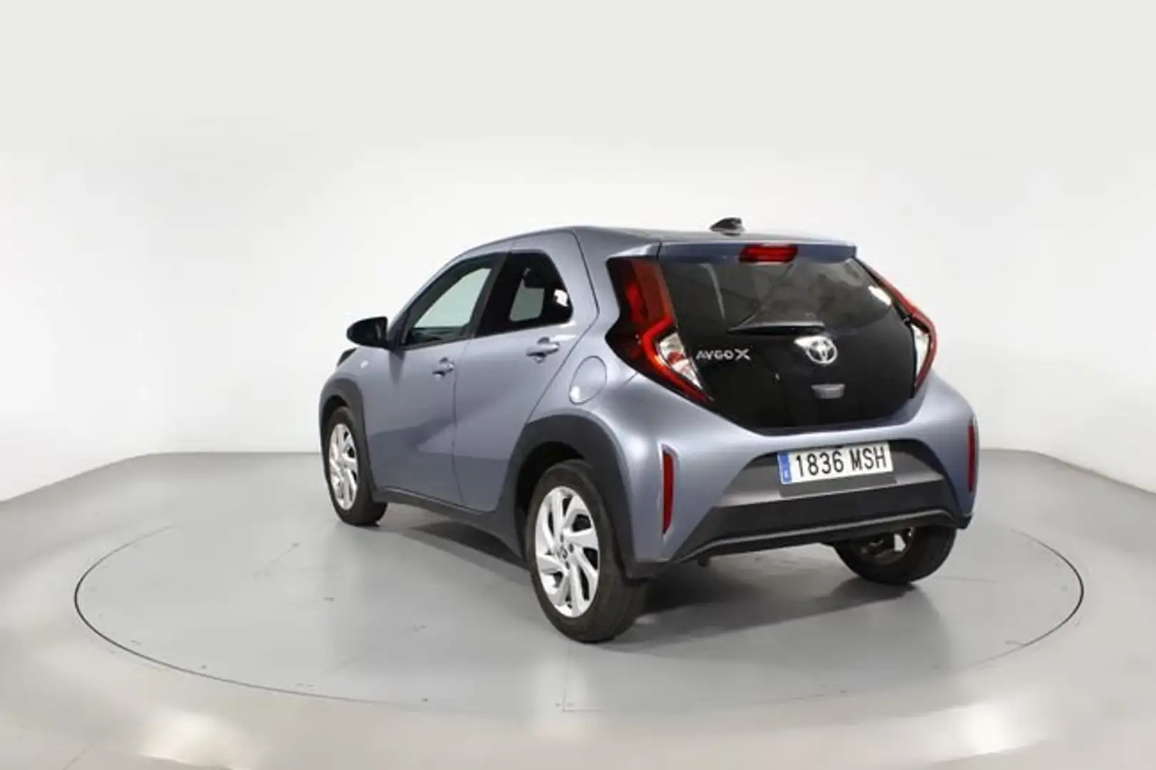 Toyota Aygo X 1.0 VVT-I PLAY 5P Gris - 2