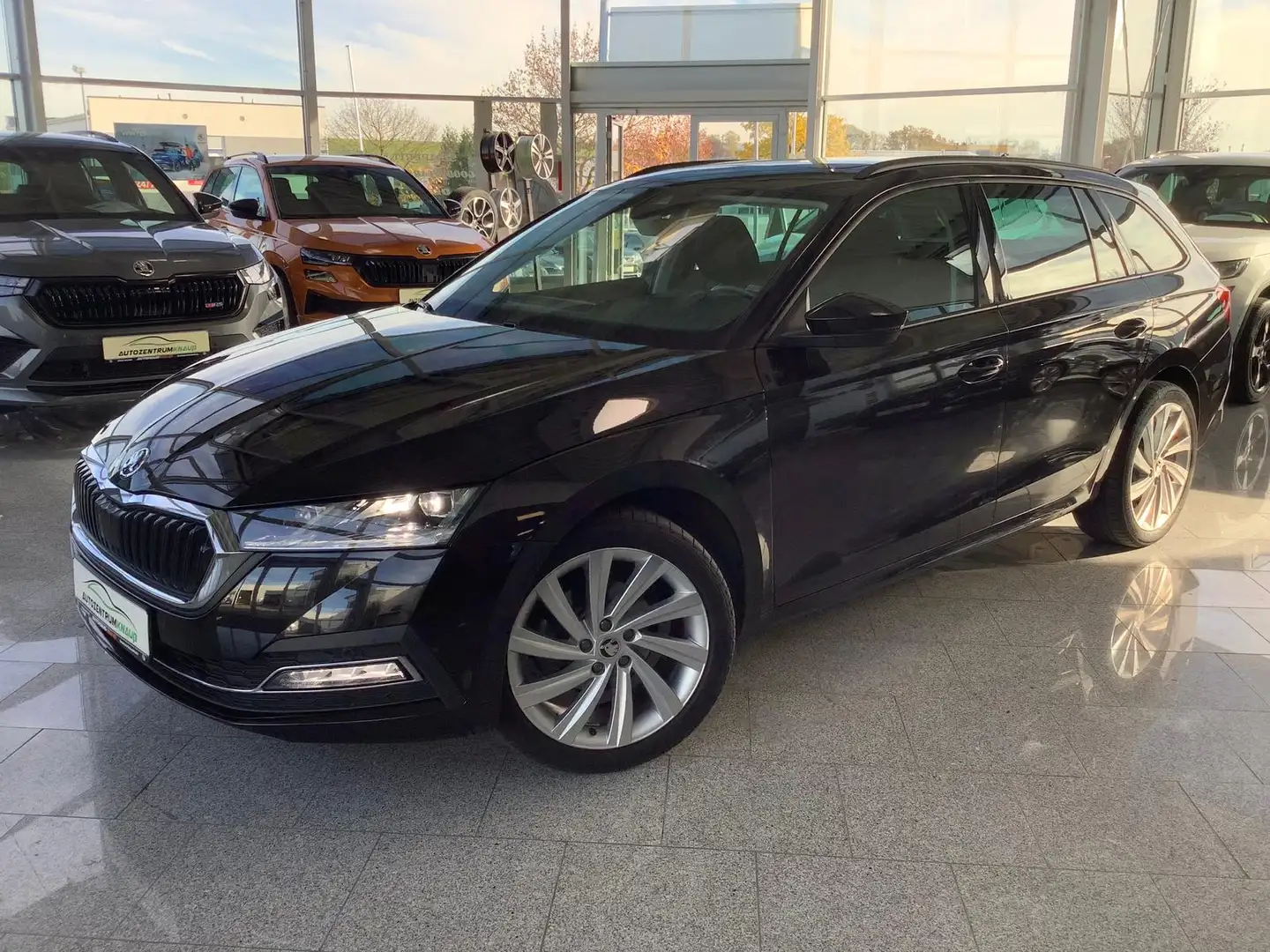 Skoda Octavia IV TDI Style DSG Pano AHK R-Kam ACC KESSY Schiebed Black - 1