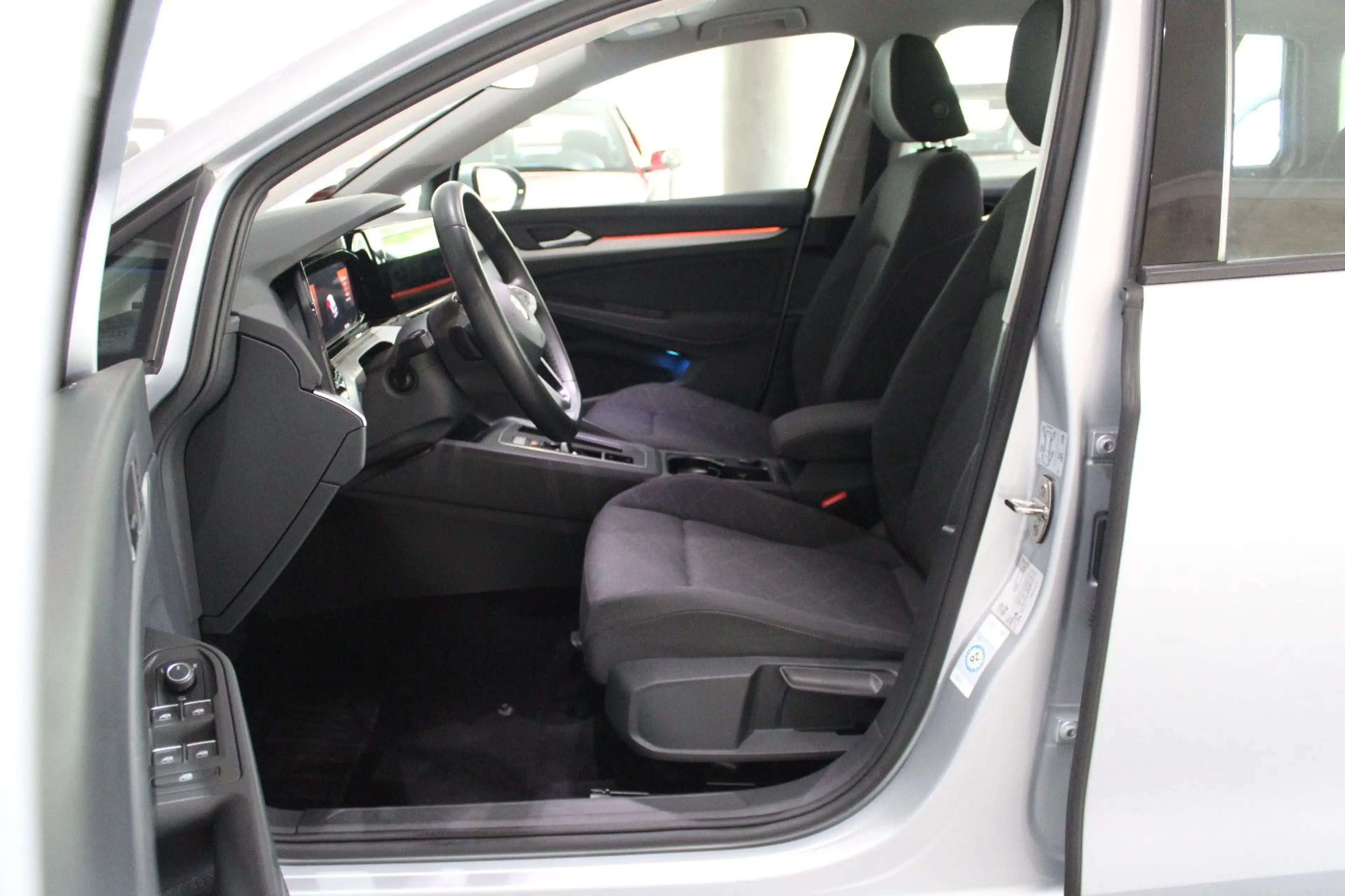 Volkswagen Golf 2.0 TDI SCR DSG LIFE SPORTPAKET LED RFK ACC — photo 7