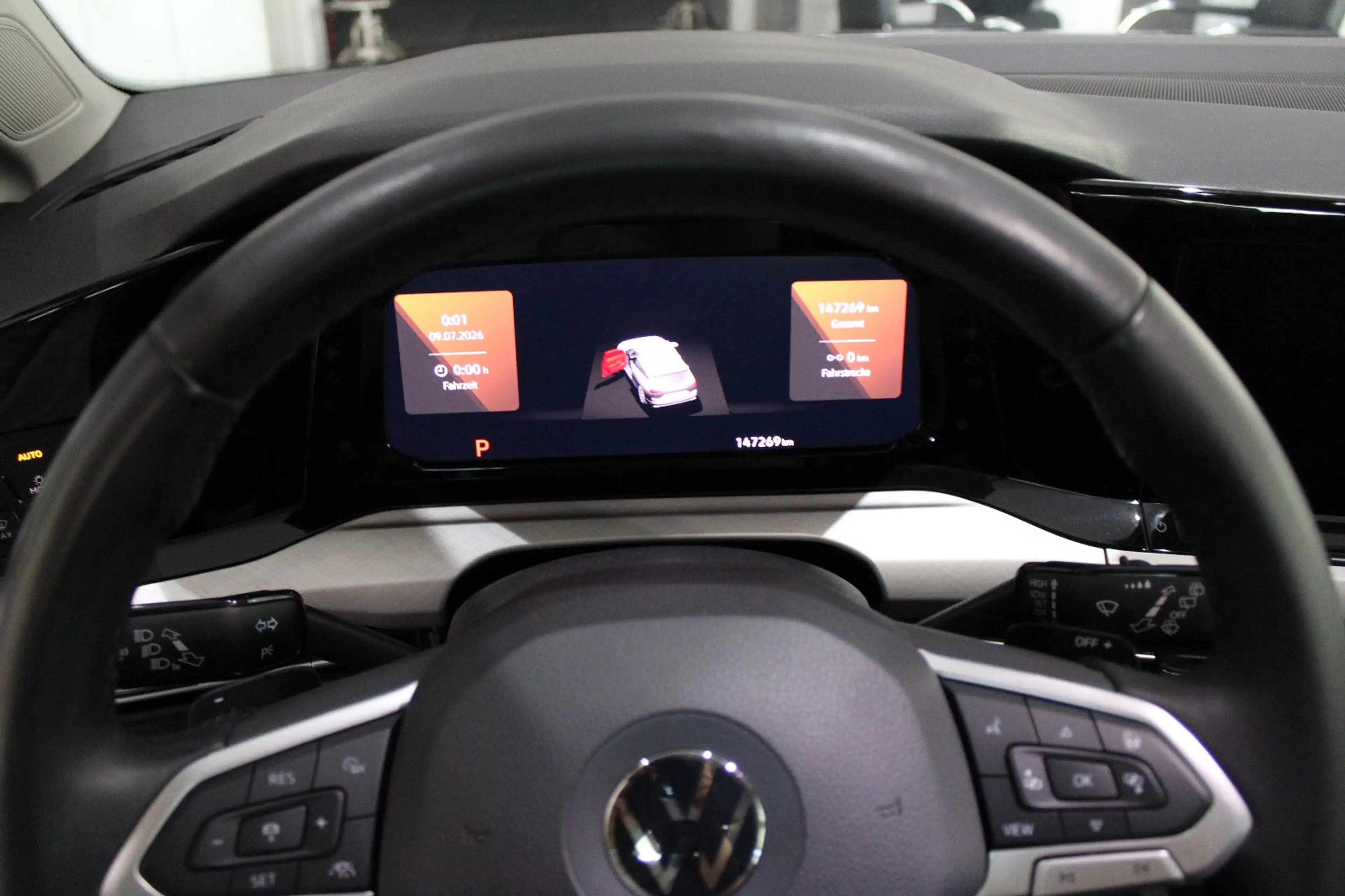 Volkswagen Golf 2.0 TDI SCR DSG LIFE SPORTPAKET LED RFK ACC — photo 9