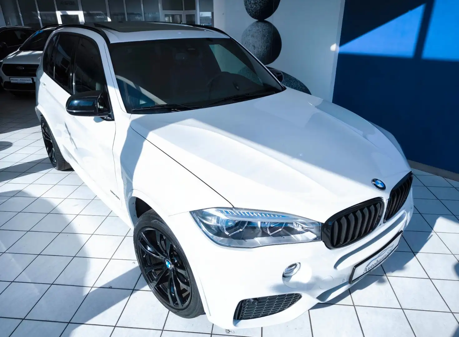 BMW X5 xDrive 35i*M-Paket*Panorama*Ahk*Head Up*H&K* Weiß - 1