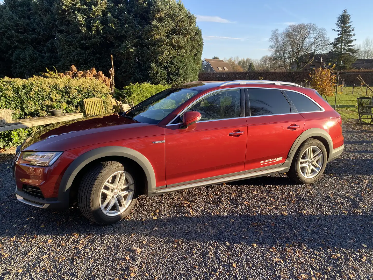 Audi A4 allroad 2.0 TFSI MHEV PL+ Quattro - Matrix Red - 1