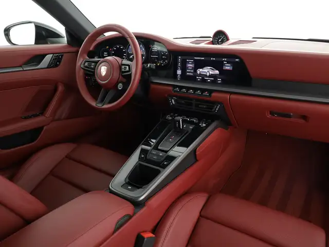 Porsche 992 view 13