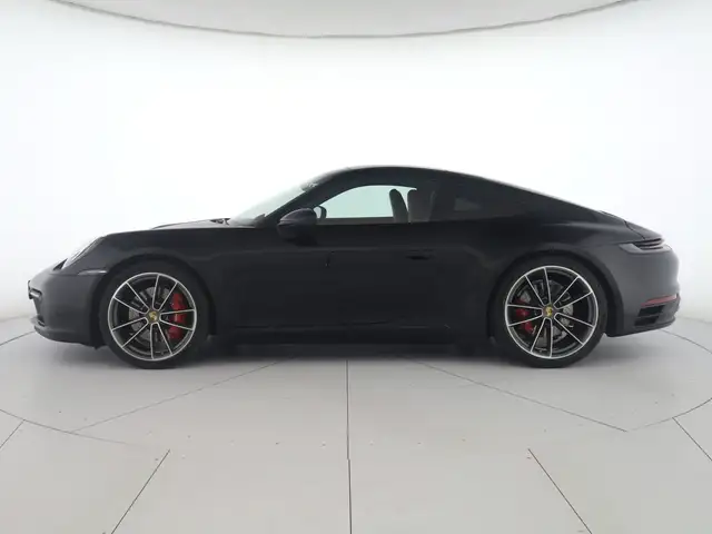 Porsche 992 view 5